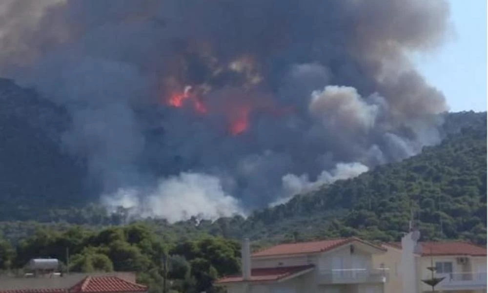 Σε εξέλιξη οι πυρκαγιές σε Αλμυρή Κορινθίας και Ασκληπιείο Αργολίδας